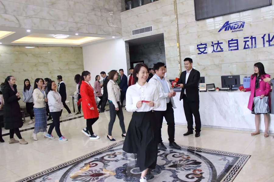 2019 | z6com·尊龙自动化恭祝您“猪”事顺利，开年大吉！