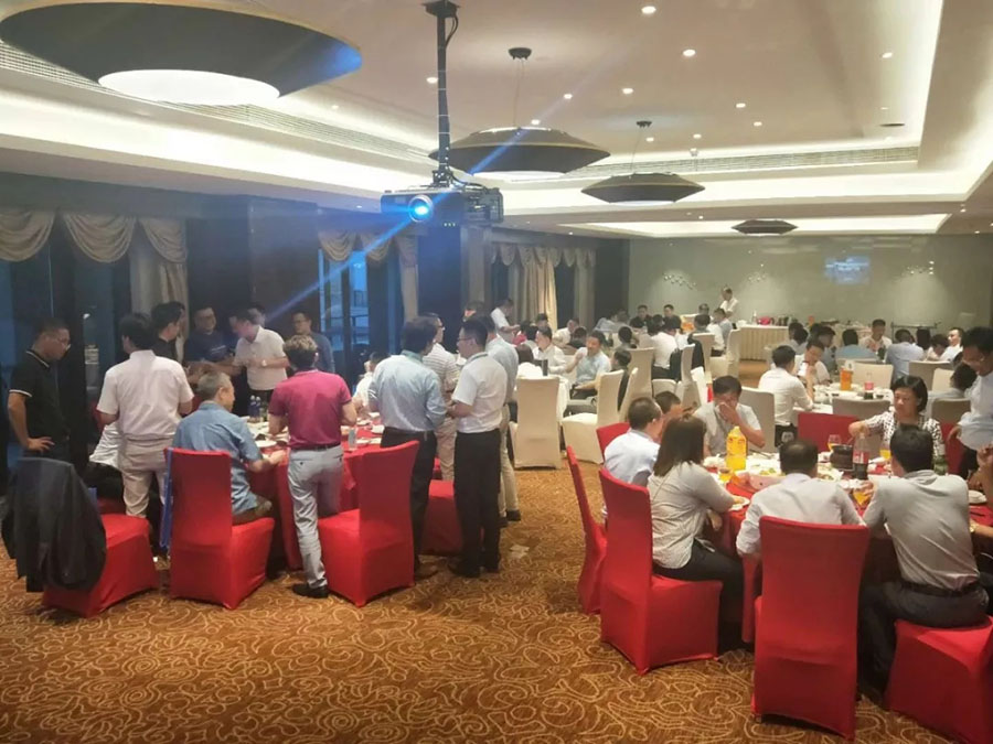 z6com·尊龙 | 苏州电子智能制造国际高峰论坛暨答谢晚宴完满举办